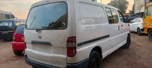Toyota HiAce 2005 White