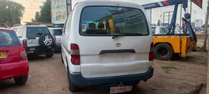Toyota HiAce 2005 White