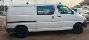 Toyota HiAce 2005 White