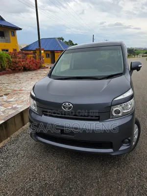 Toyota Voxy 2010 Blue