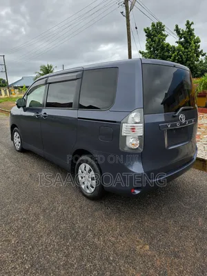 Toyota Voxy 2010 Blue