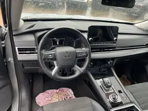 Mitsubishi Outlander SE 2024 Silver