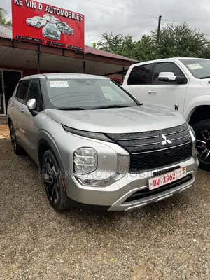 Mitsubishi Outlander SE 2024 Silver