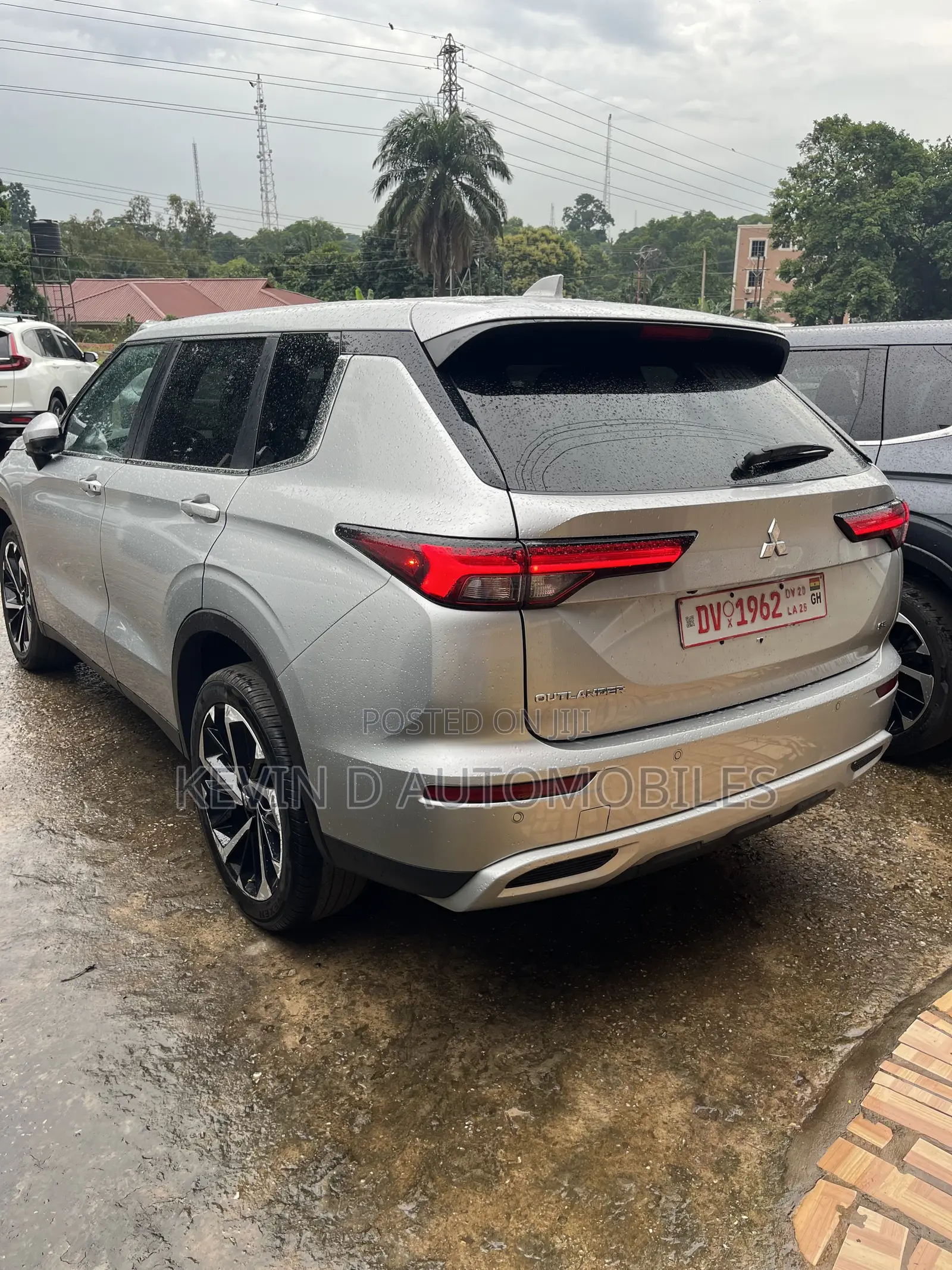 Mitsubishi Outlander SE 2024 Silver