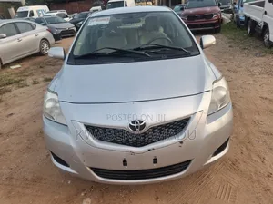 Toyota Belta 2010 Silver