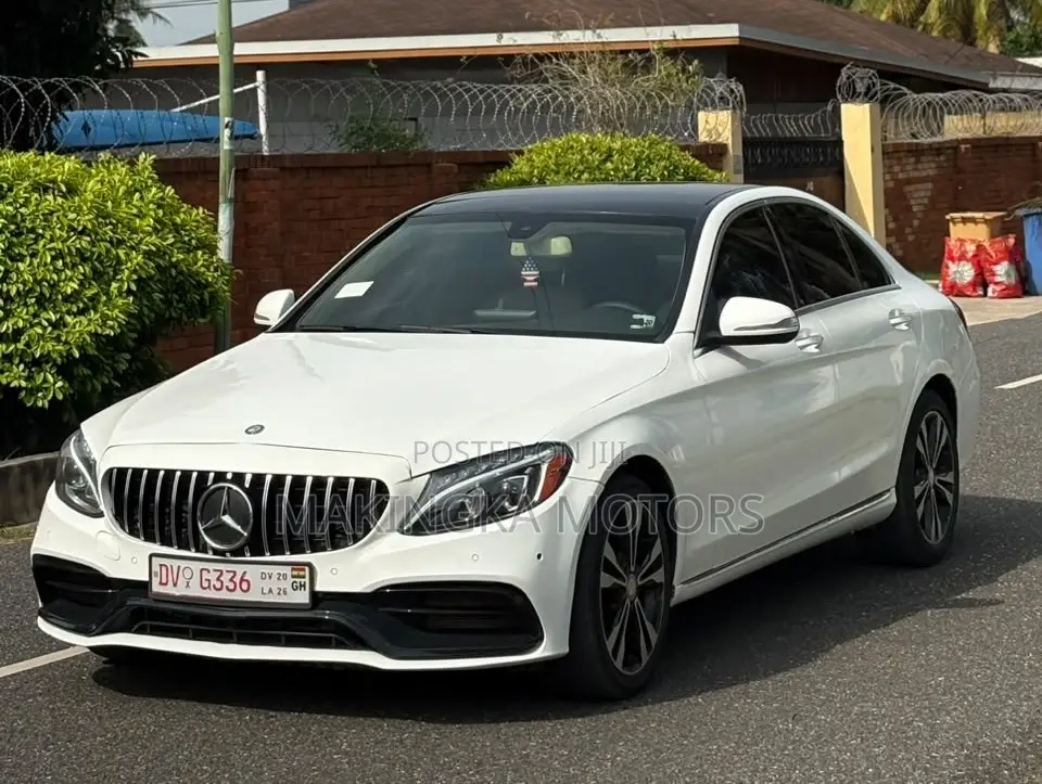 Mercedes-Benz C300 Luxury 4dr AWD 4Matic Sedan (2.0L 4cyl 7A) 2015 White
