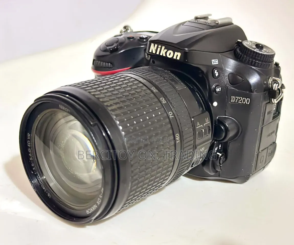 D7200 Nikon With 70 to 300 Lens and 35mm Lens