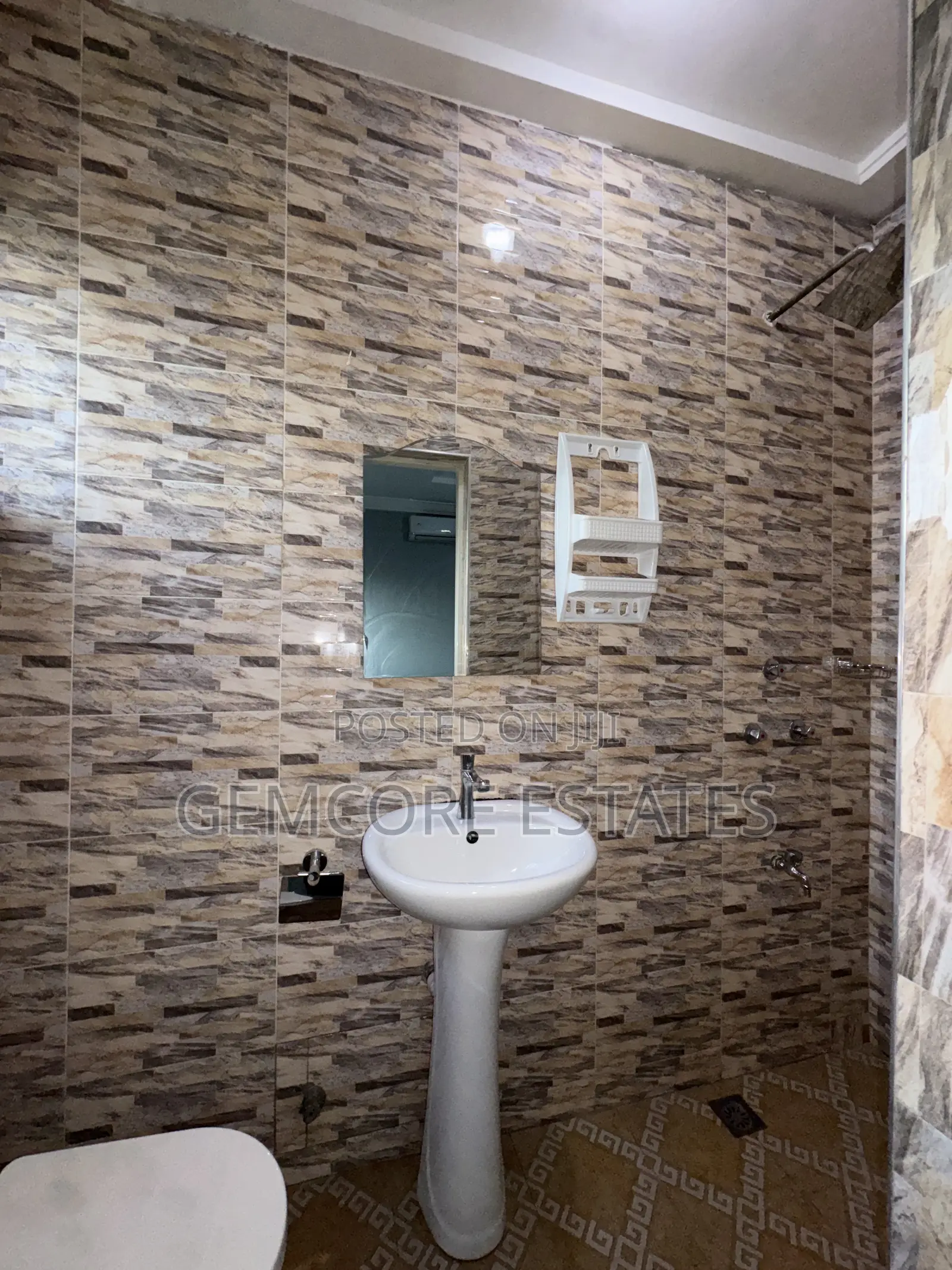 2bdrm Apartment in School Junction, Ashaley Botwe for rent