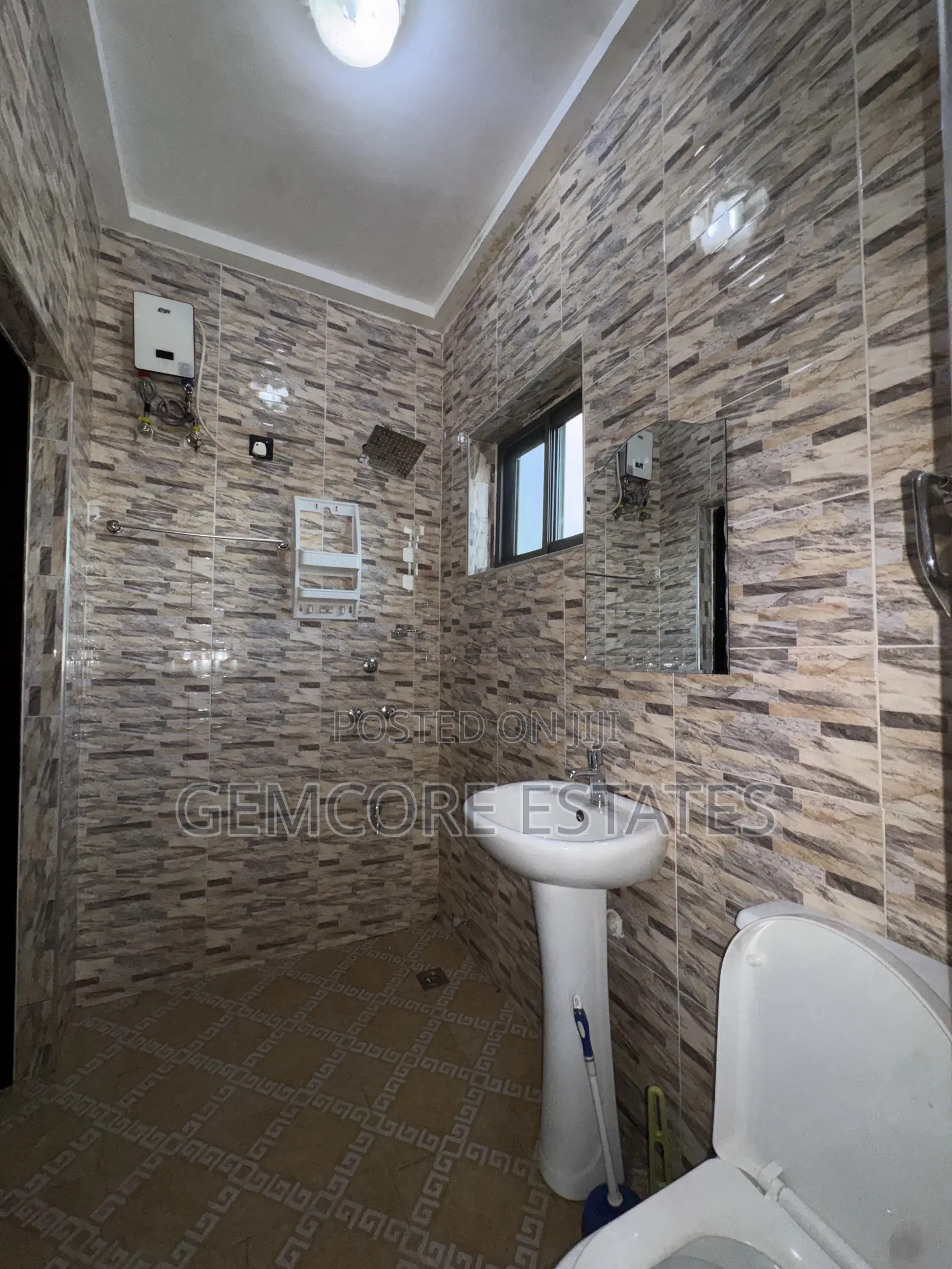 2bdrm Apartment in School Junction, Ashaley Botwe for rent