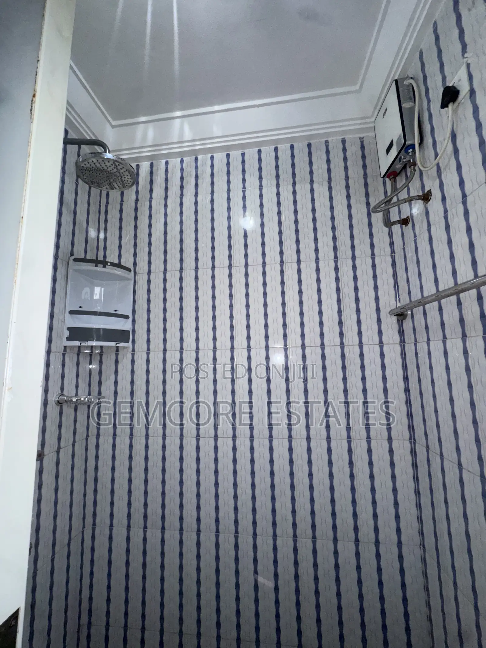 2bdrm Apartment in School Junction, Ashaley Botwe for rent