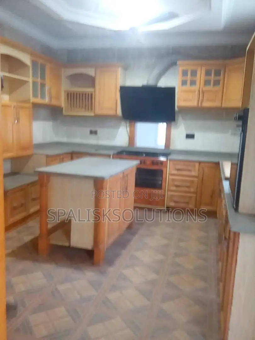 Furnished 7bdrm House in East Legon for sale