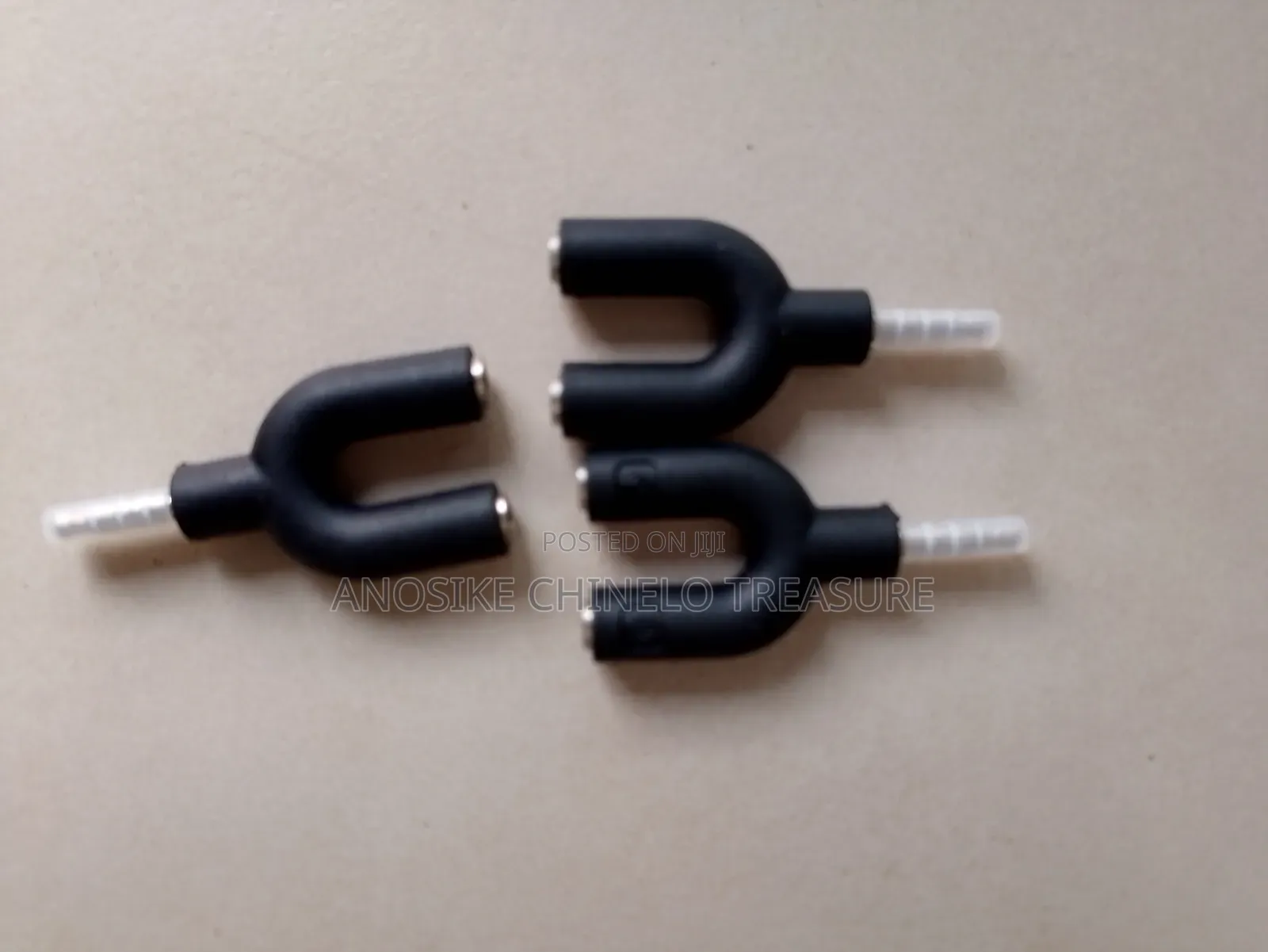 3.5mm Audio Splitter Adapter (1 Male To 2 Female)