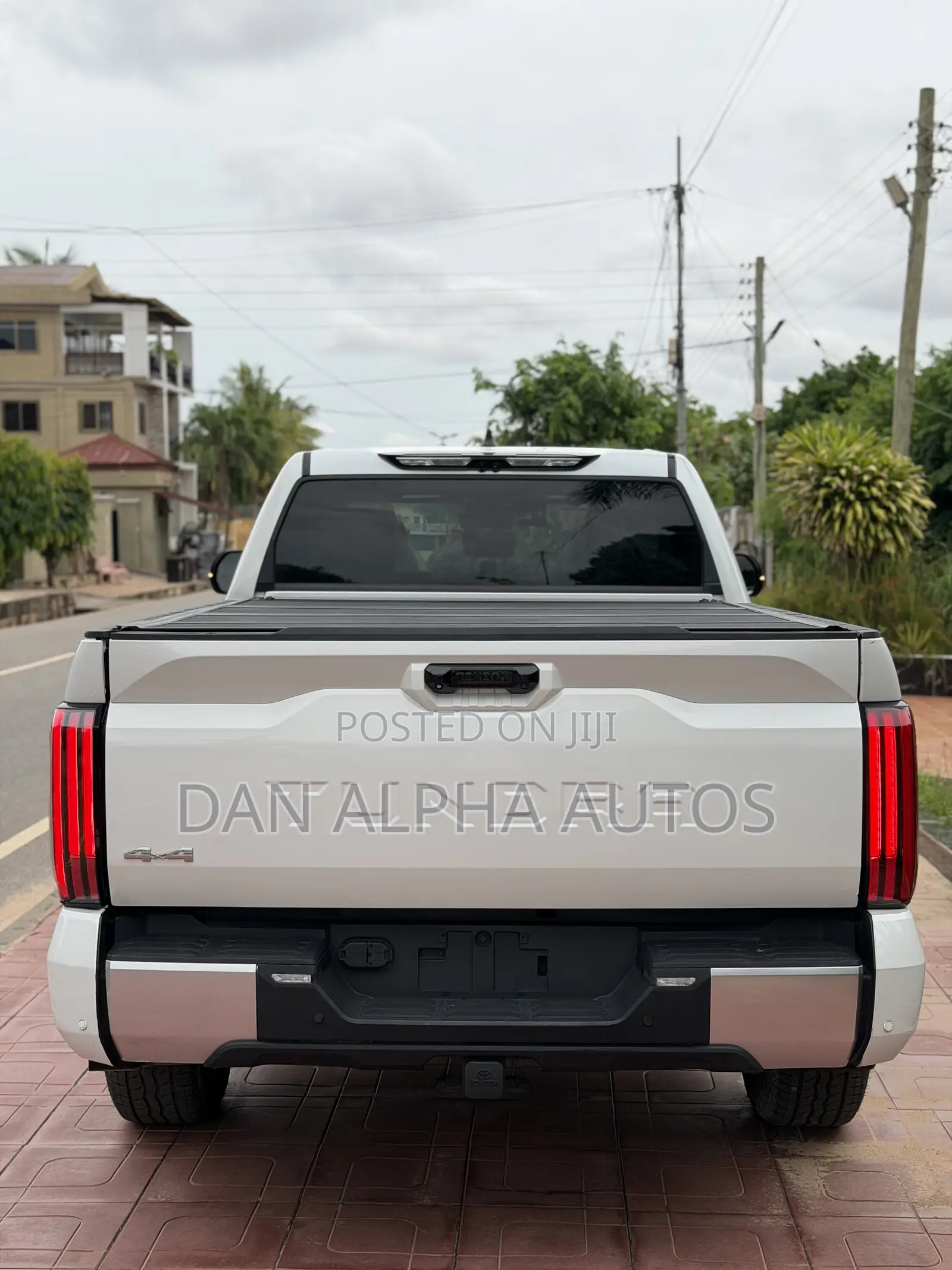 Toyota Tundra 2025 White