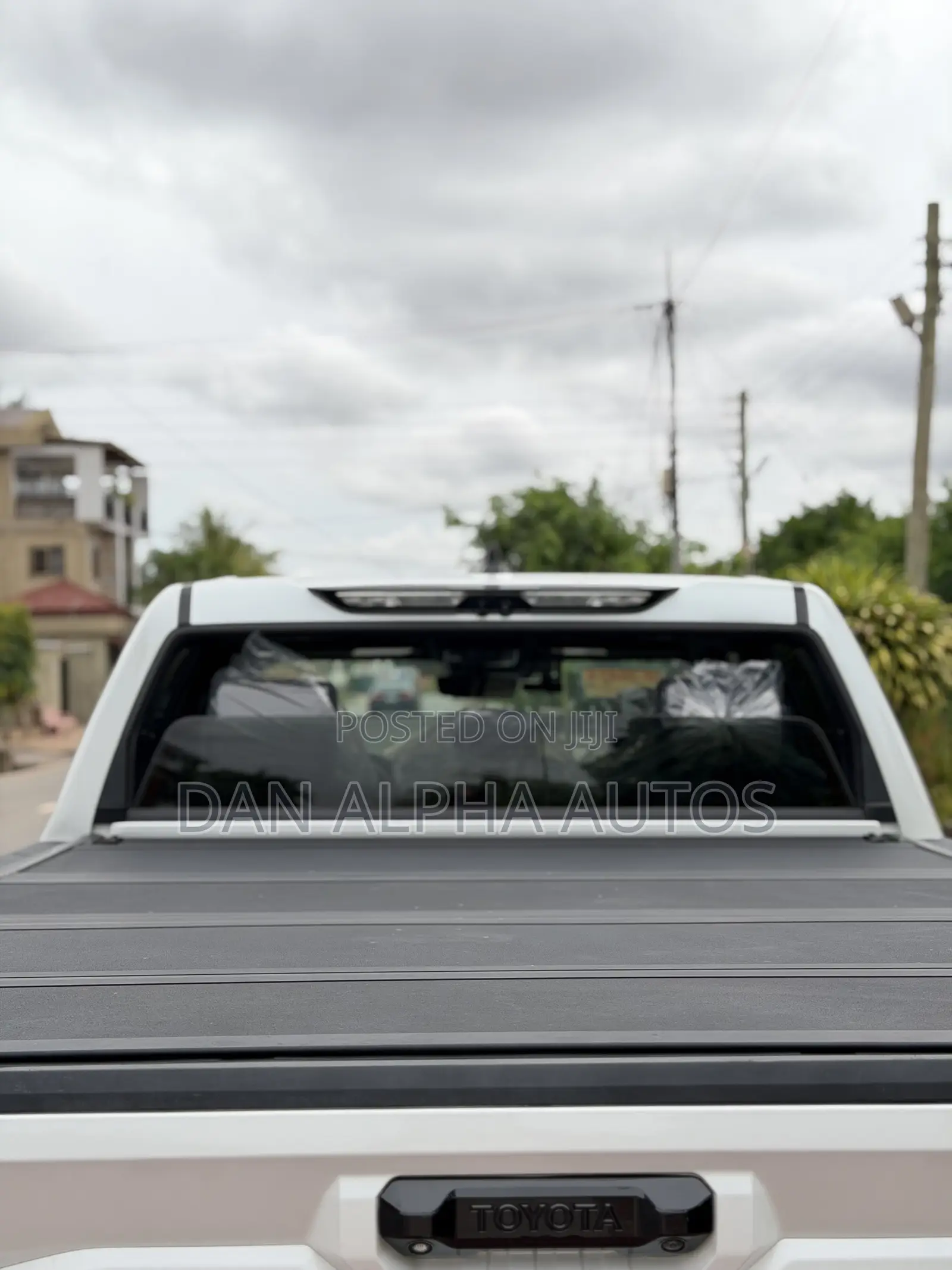 Toyota Tundra 2025 White
