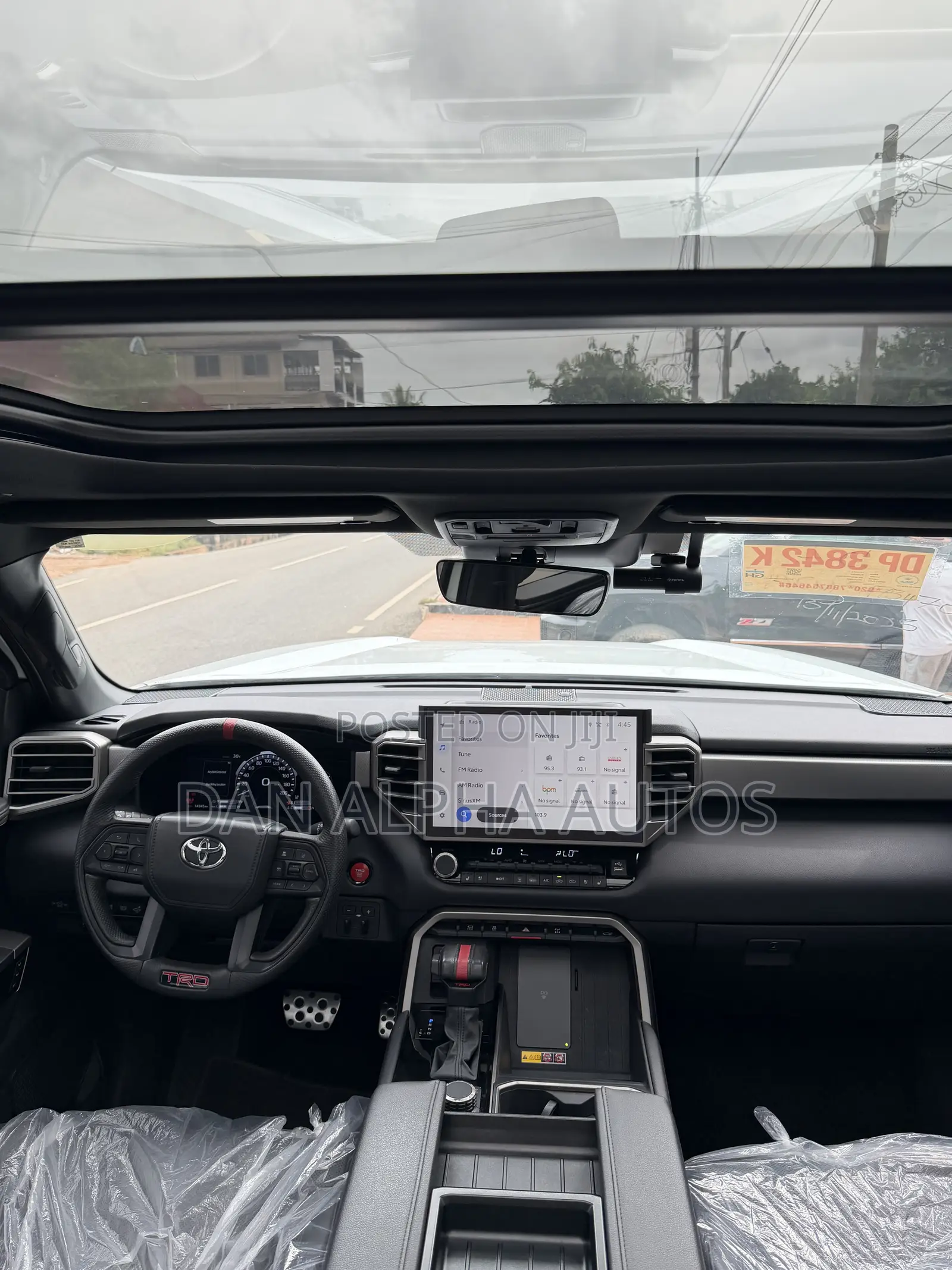 Toyota Tundra 2025 White