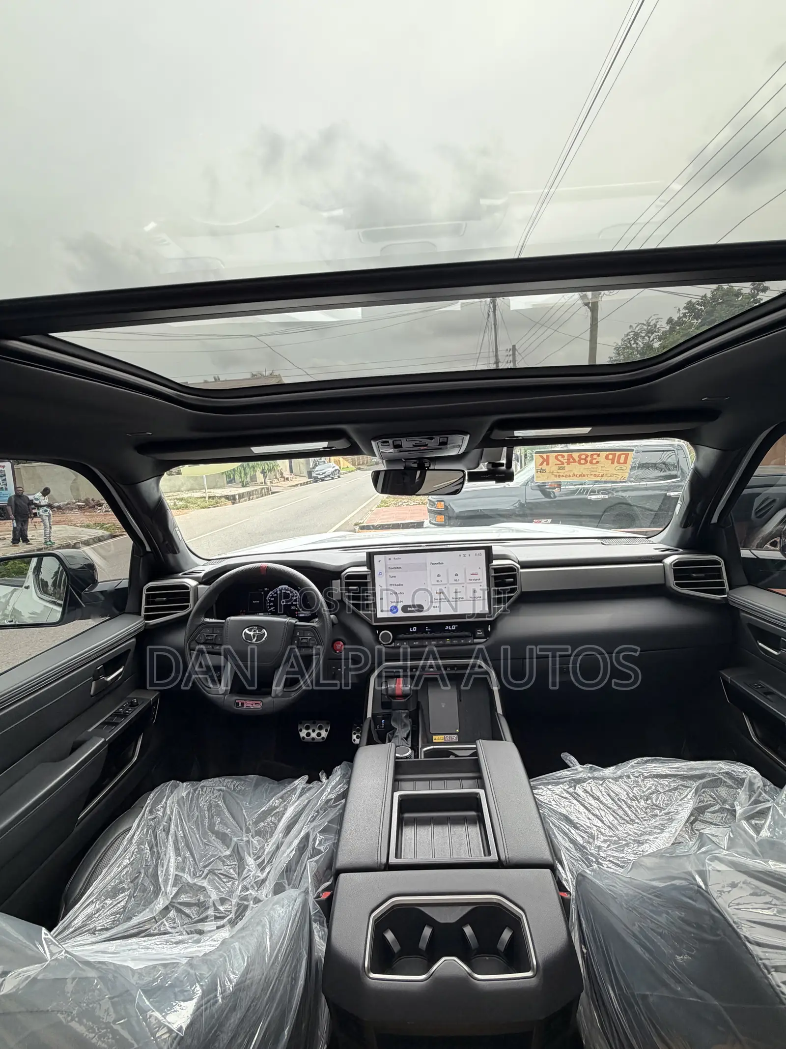Toyota Tundra 2025 White