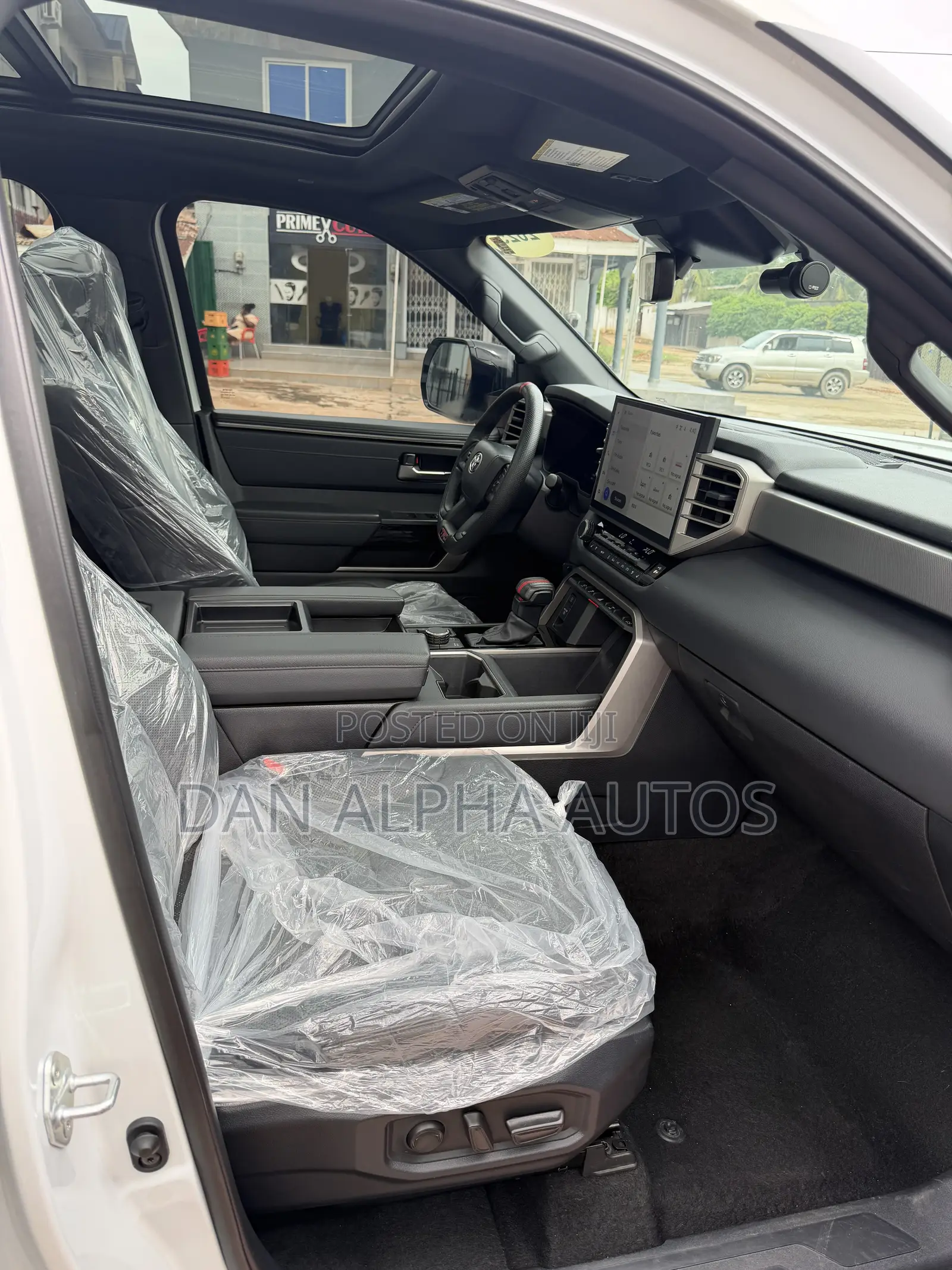 Toyota Tundra 2025 White