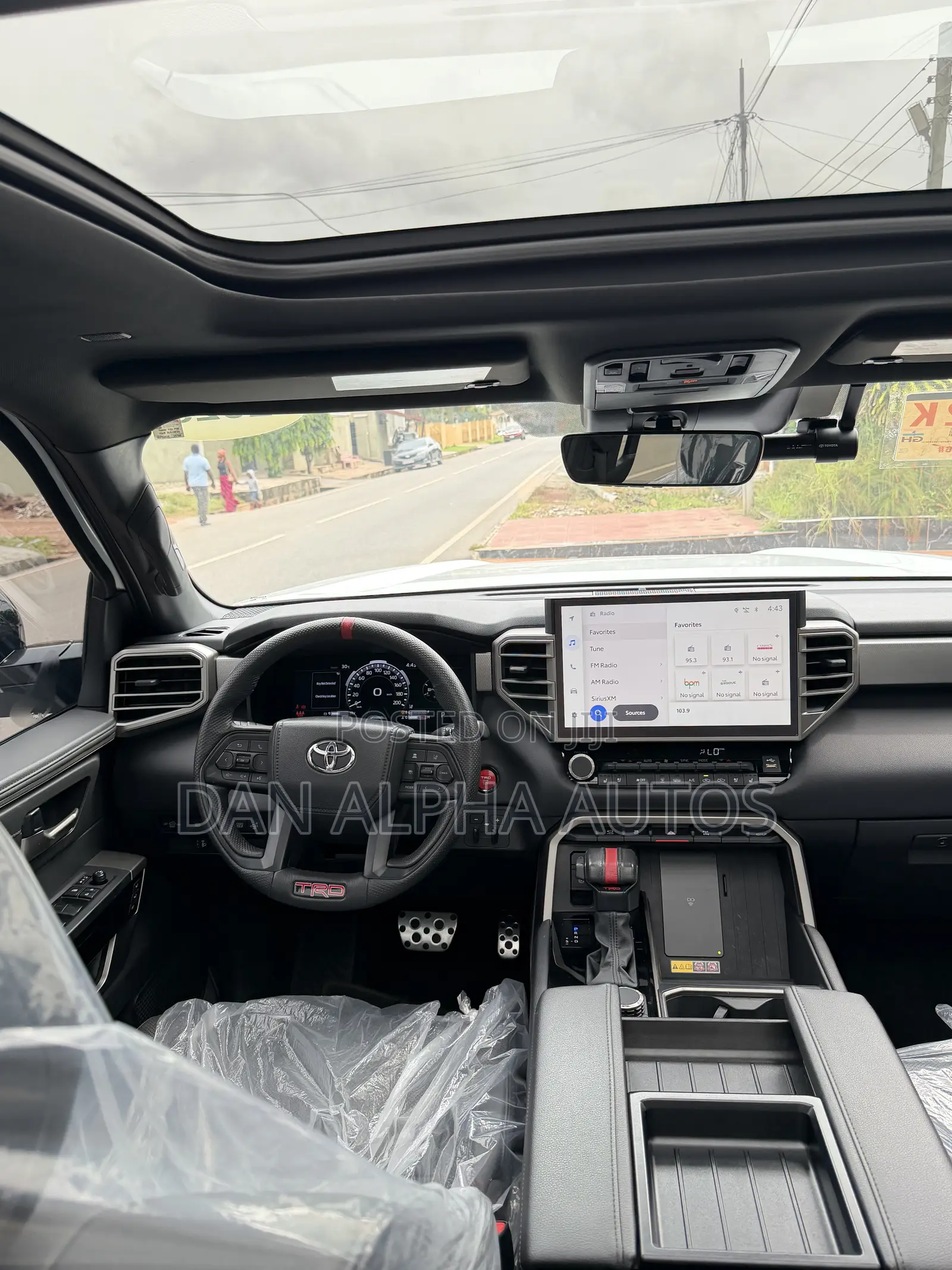 Toyota Tundra 2025 White