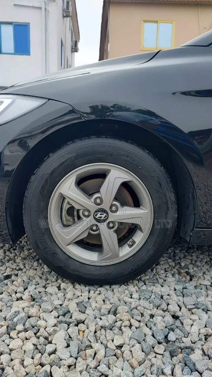 Hyundai Avante 2018 Black