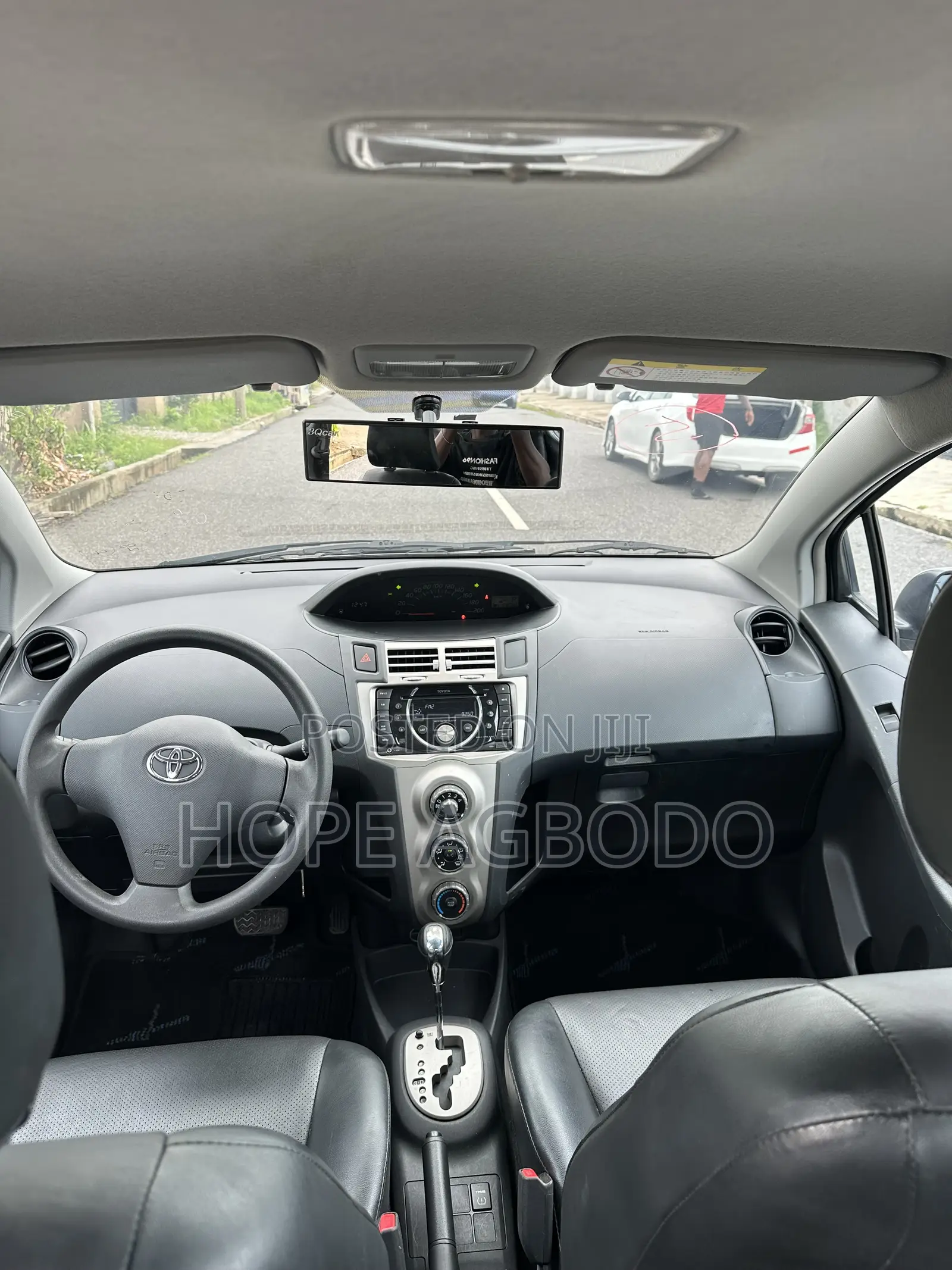Toyota Yaris Base Hatchback 5dr 2010