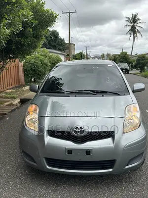 Toyota Yaris Base Hatchback 5dr 2010