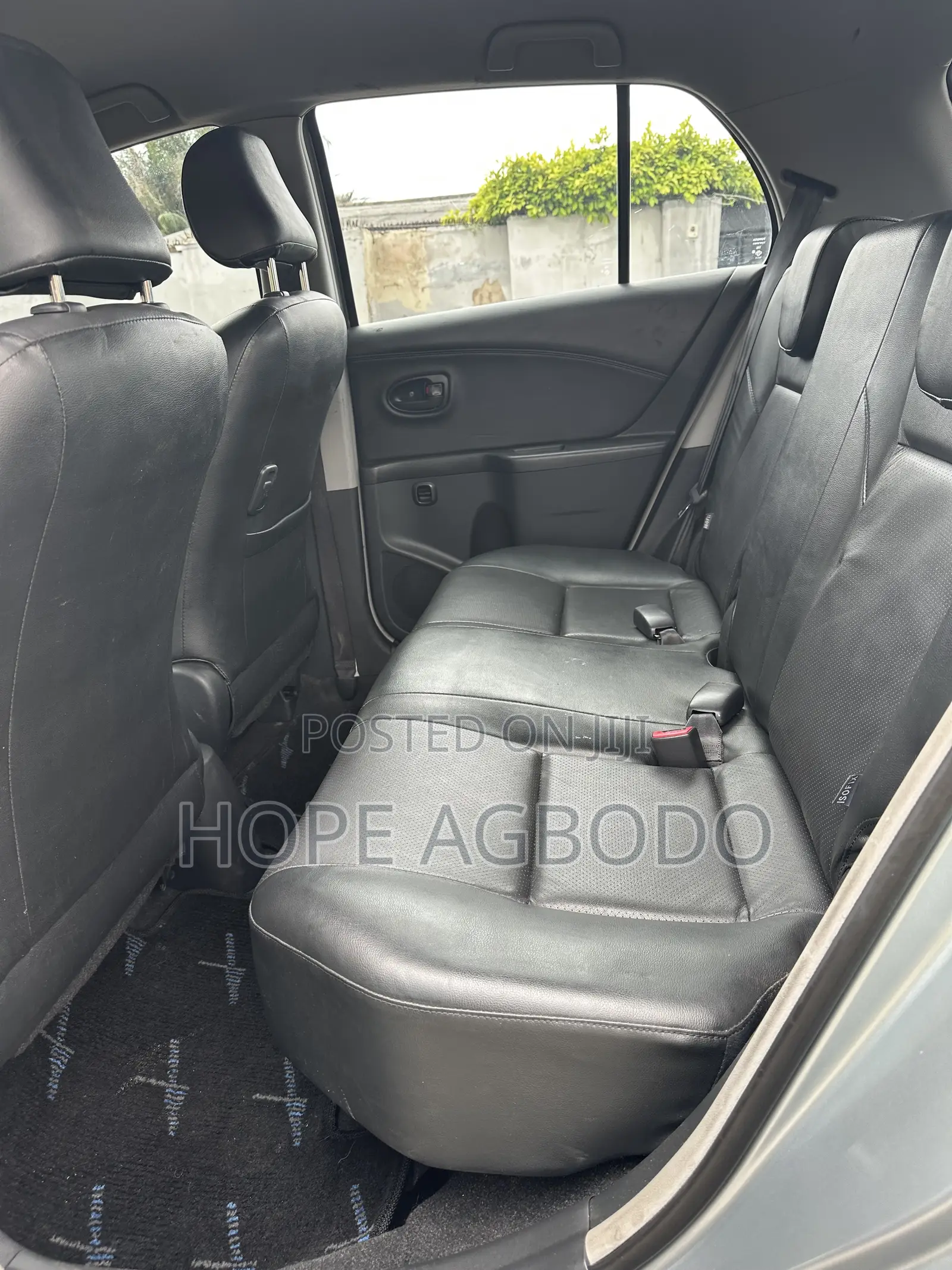 Toyota Yaris Base Hatchback 5dr 2010