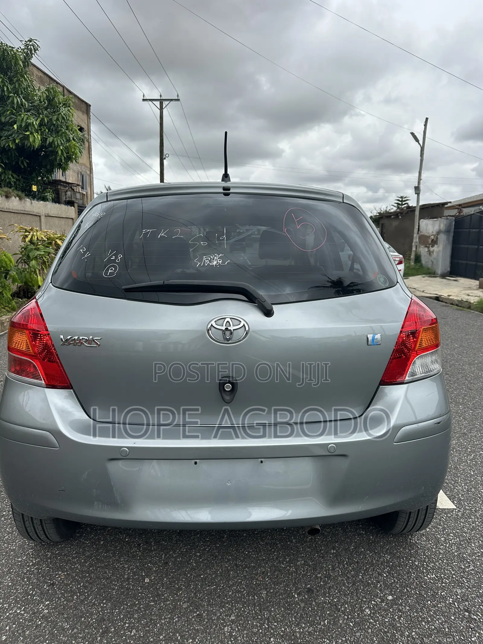 Toyota Yaris Base Hatchback 5dr 2010