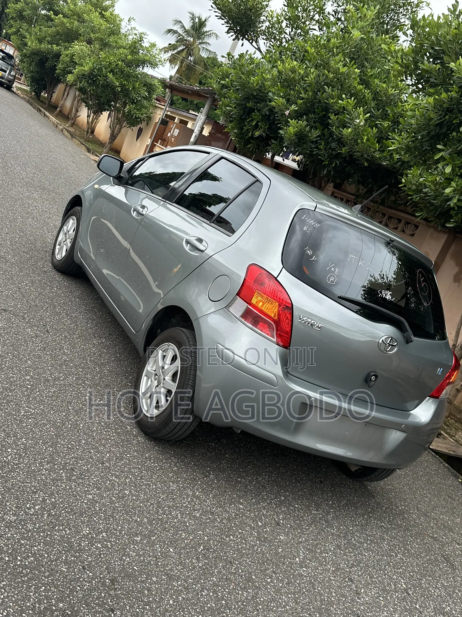 Toyota Yaris Base Hatchback 5dr 2010