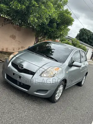 Toyota Yaris Base Hatchback 5dr 2010