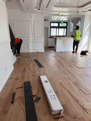 Bespoke Vinyl Flooring Installation – Master Craftsmanship