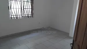 4bdrm Shared Apartment in Dickson Estate, Akuapim North for rent