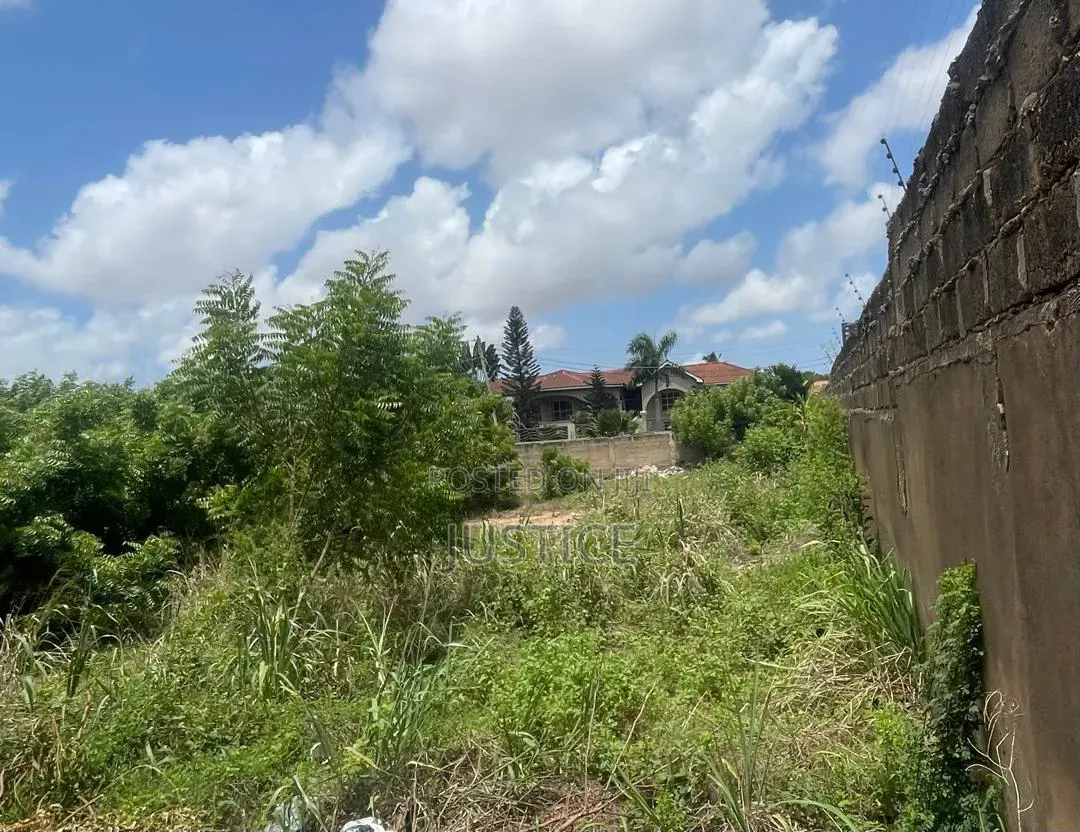 3 Plots of Land for Sale in Adjiringanor