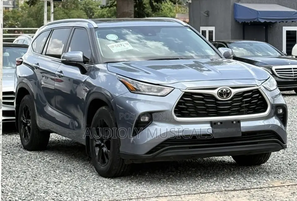 Toyota Highlander XLE AWD 2024 Gray