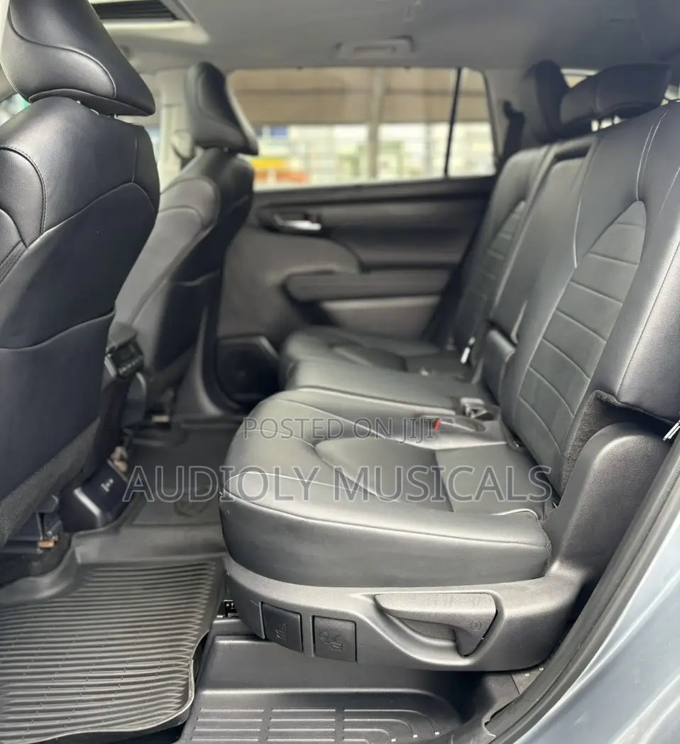 Toyota Highlander XLE AWD 2024 Gray