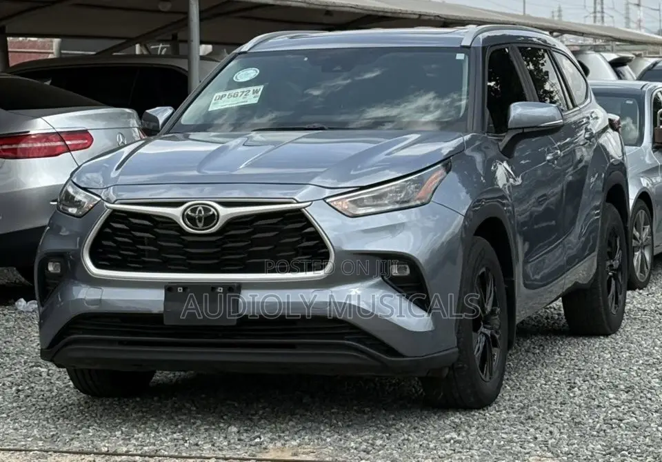 Toyota Highlander XLE AWD 2024 Gray