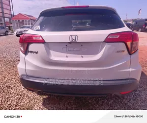 Honda HR-V Touring AWD 2019 White