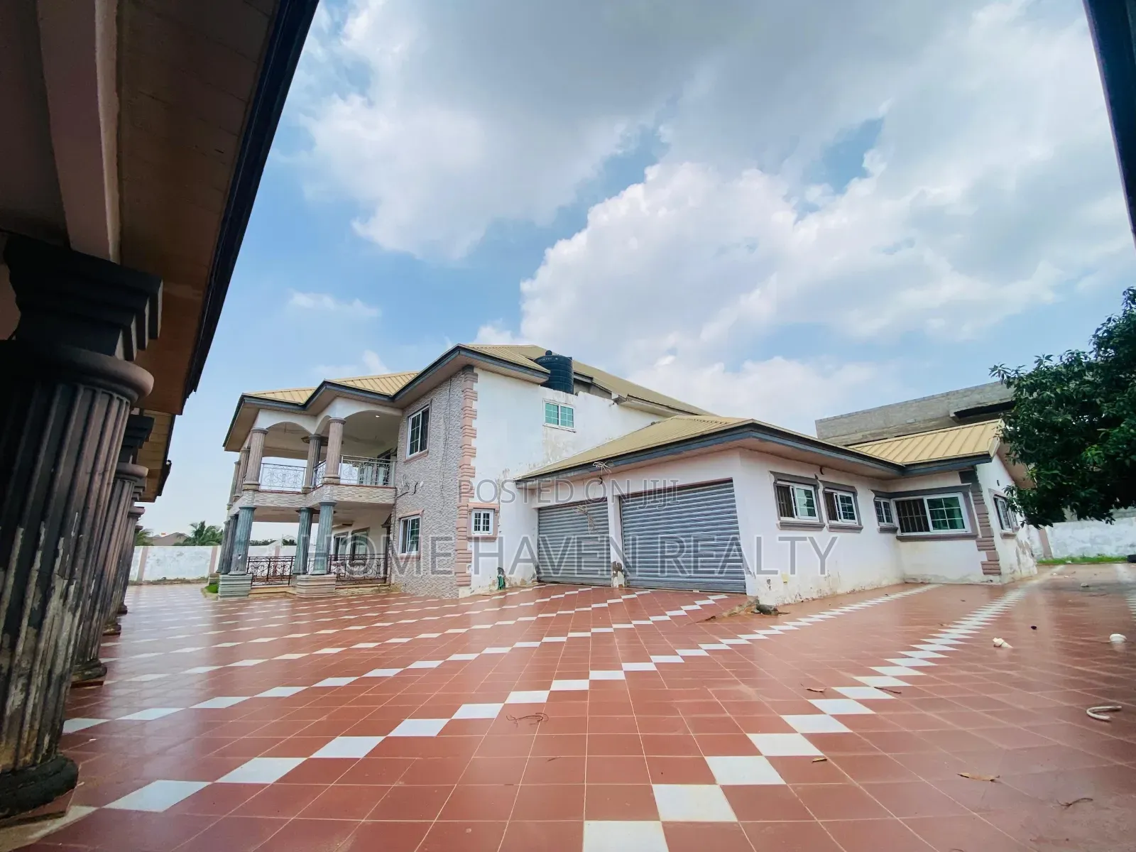 10bdrm House in Tema Afienya, for rent