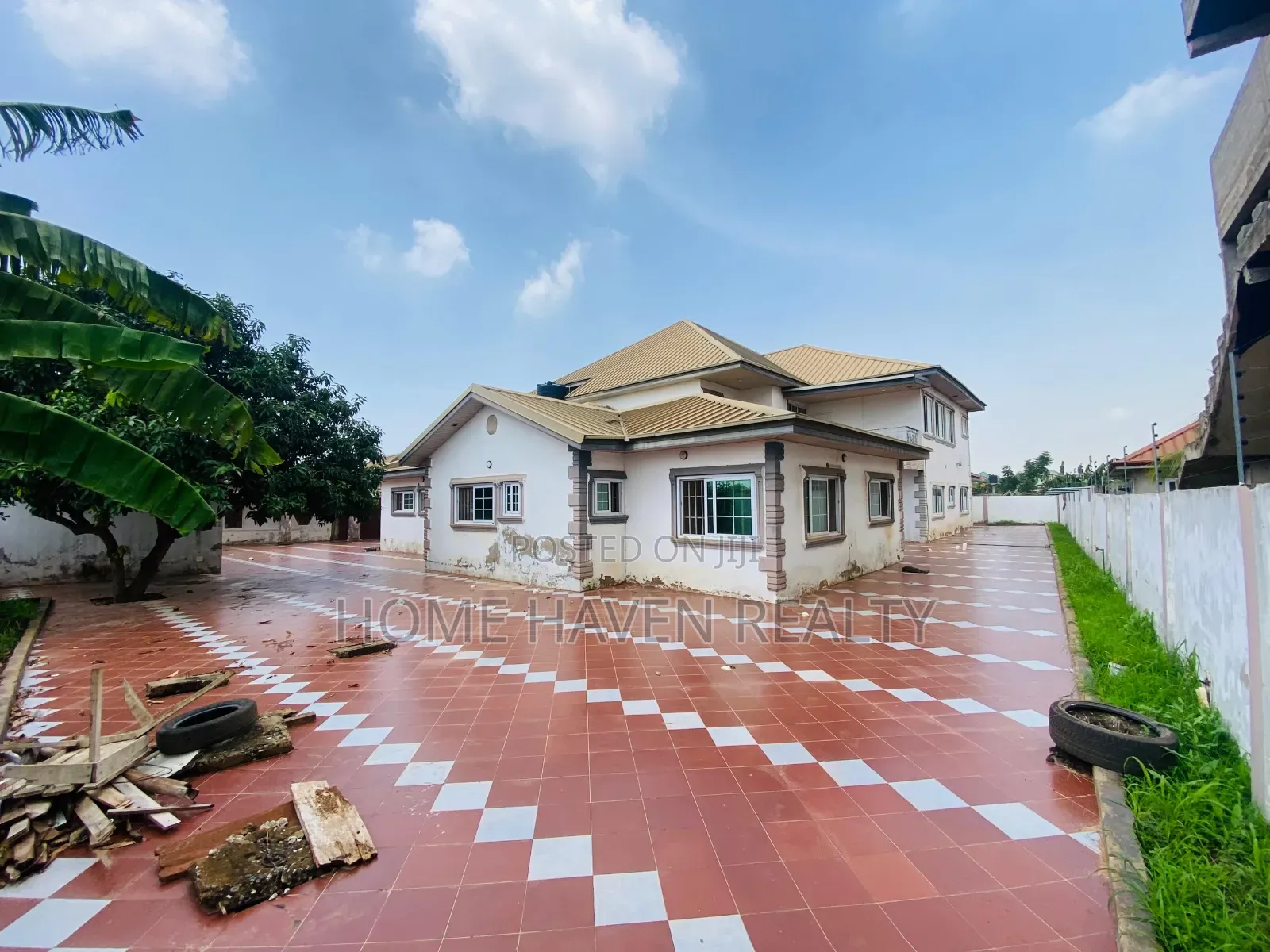 10bdrm House in Tema Afienya, for rent
