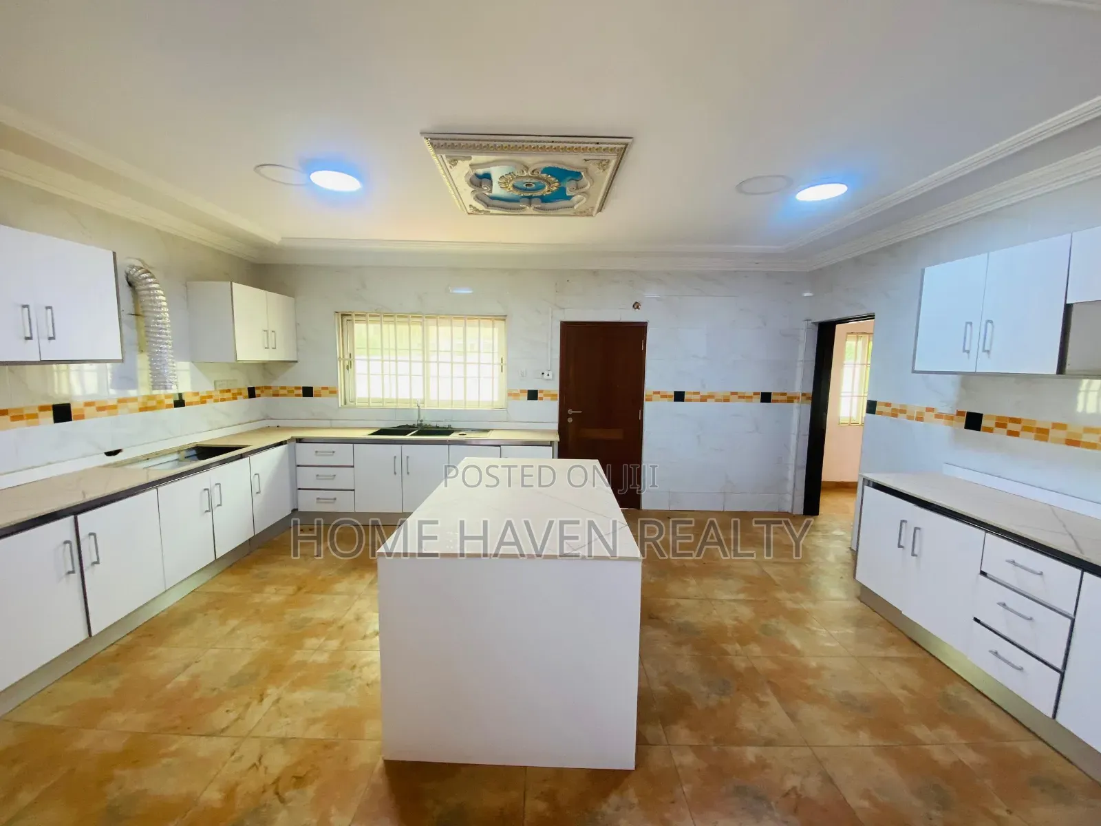 10bdrm House in Tema Afienya, for rent