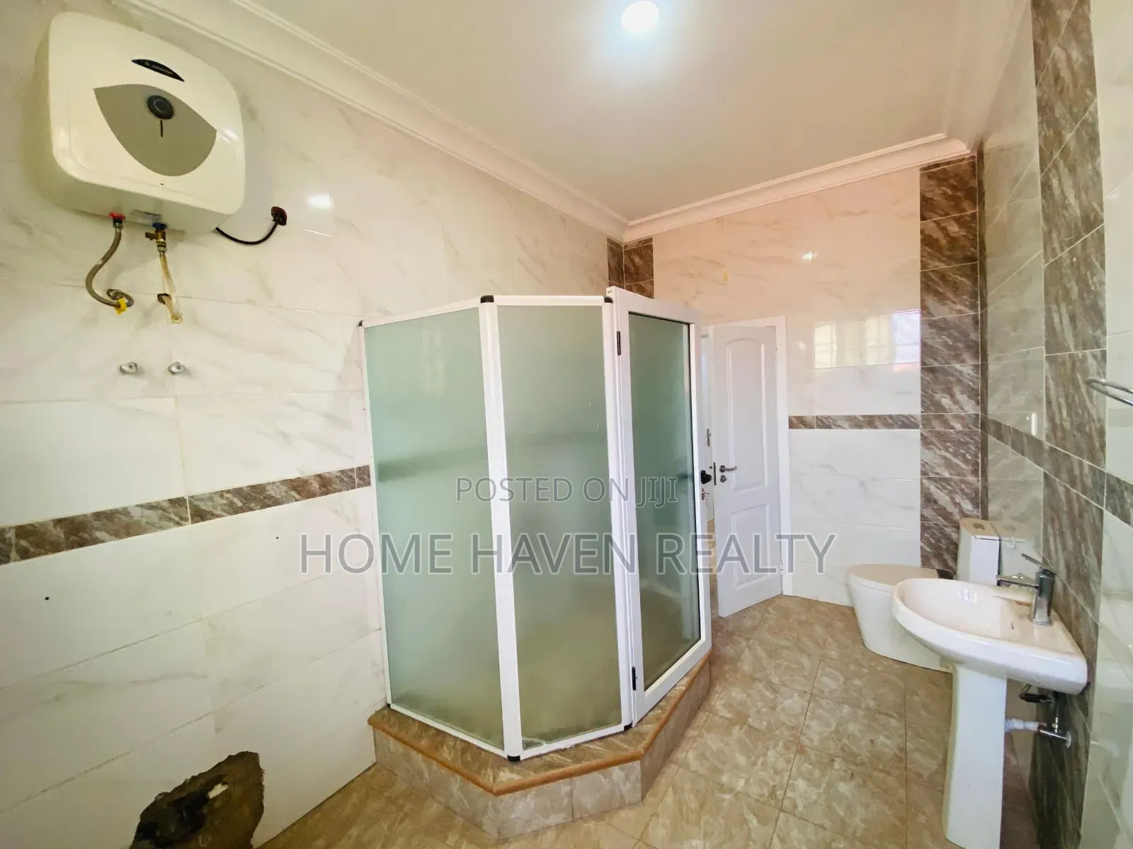 10bdrm House in Tema Afienya, for rent