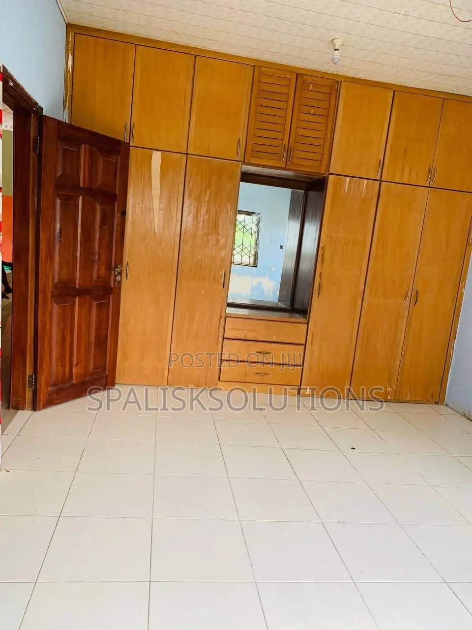Furnished 5bdrm House in Madina for sale