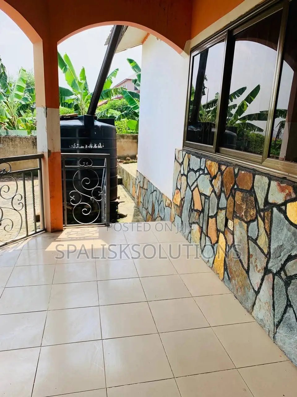 Furnished 5bdrm House in Madina for sale