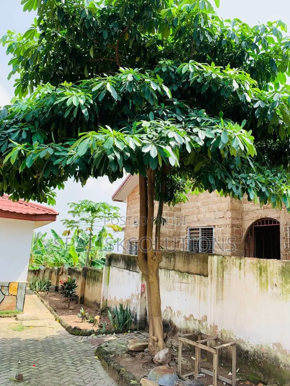 Furnished 5bdrm House in Madina for sale