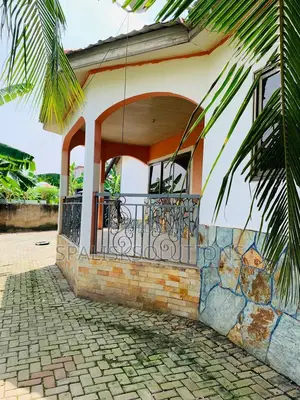 Furnished 5bdrm House in Madina for sale