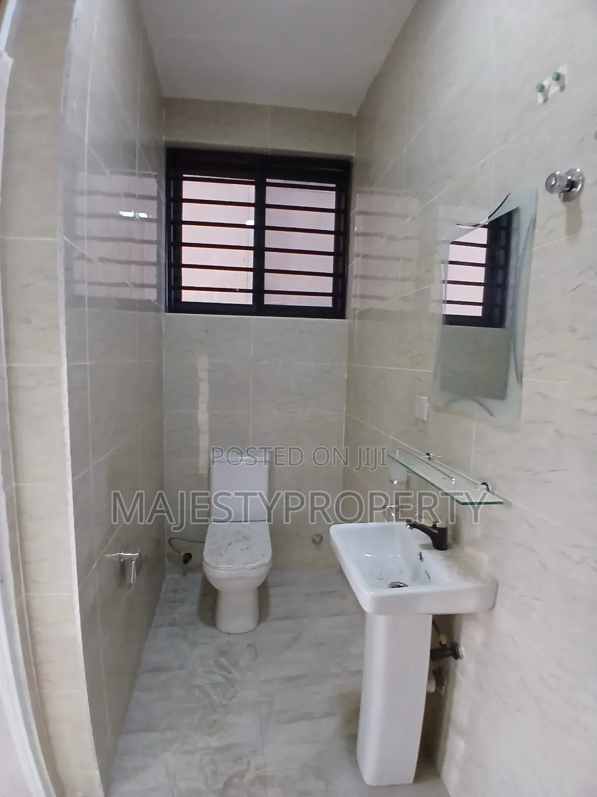 3bdrm Apartment in Batsona, Baatsona Total for rent