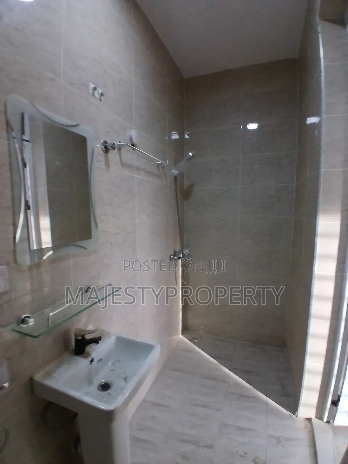 3bdrm Apartment in Batsona, Baatsona Total for rent