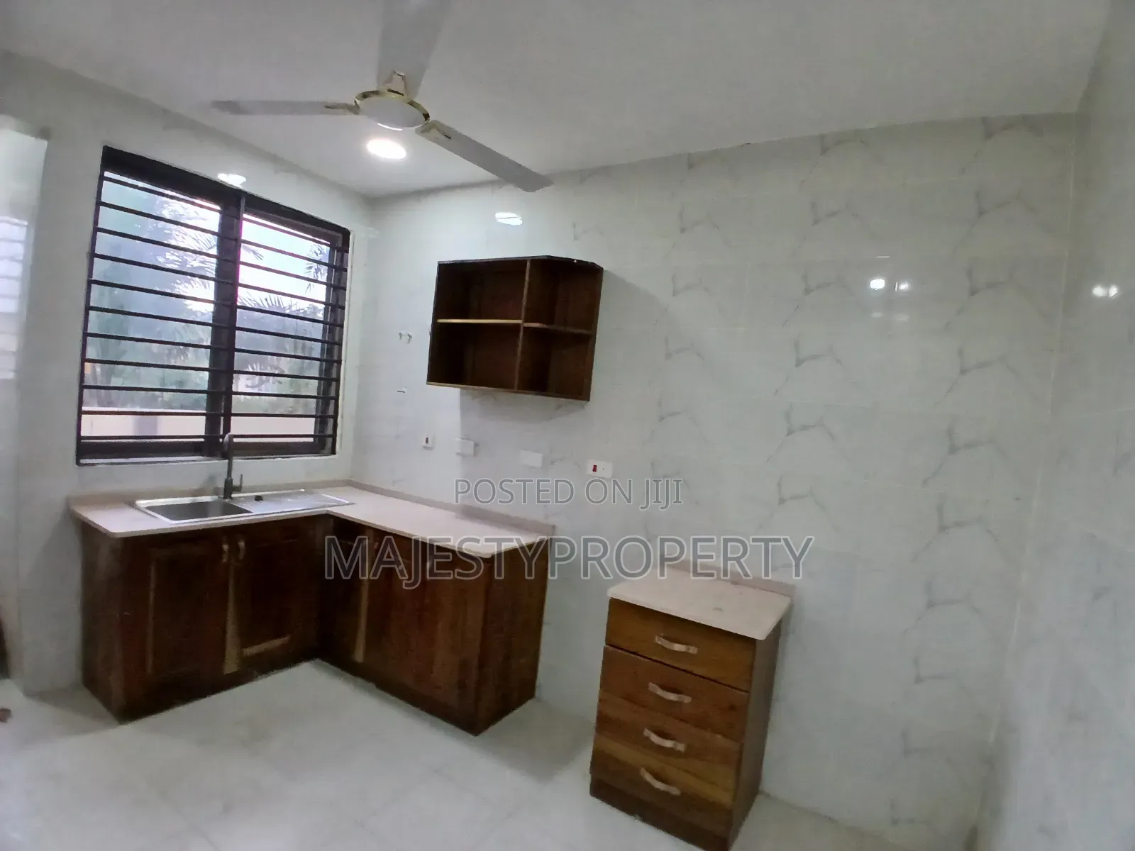 3bdrm Apartment in Batsona, Baatsona Total for rent