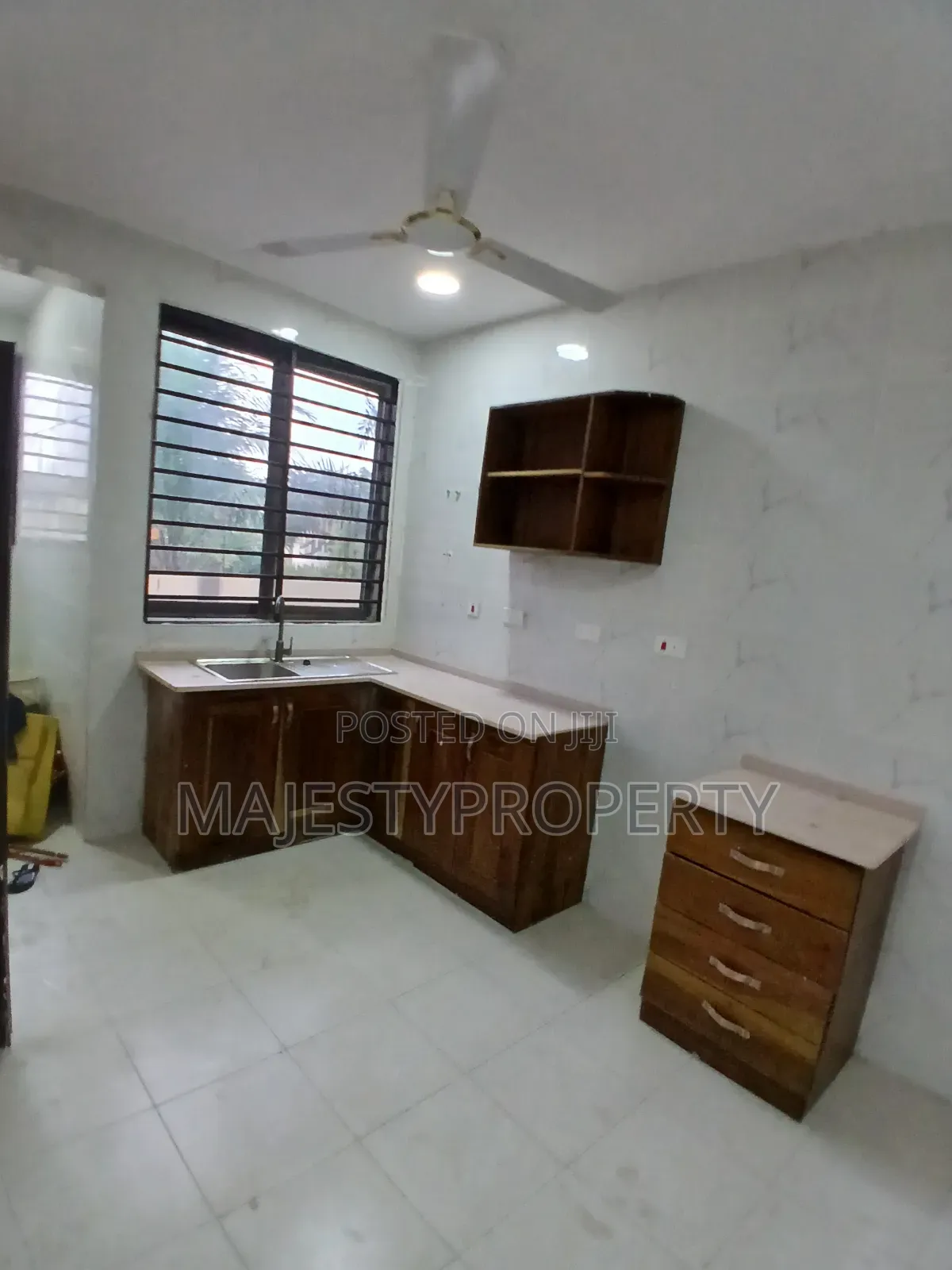 3bdrm Apartment in Batsona, Baatsona Total for rent