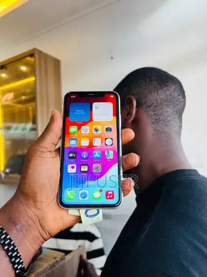 Apple iPhone XR 64 GB White