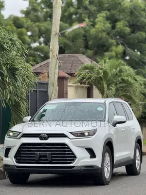 Toyota Grand Highlander XLE AWD 2024 Silver